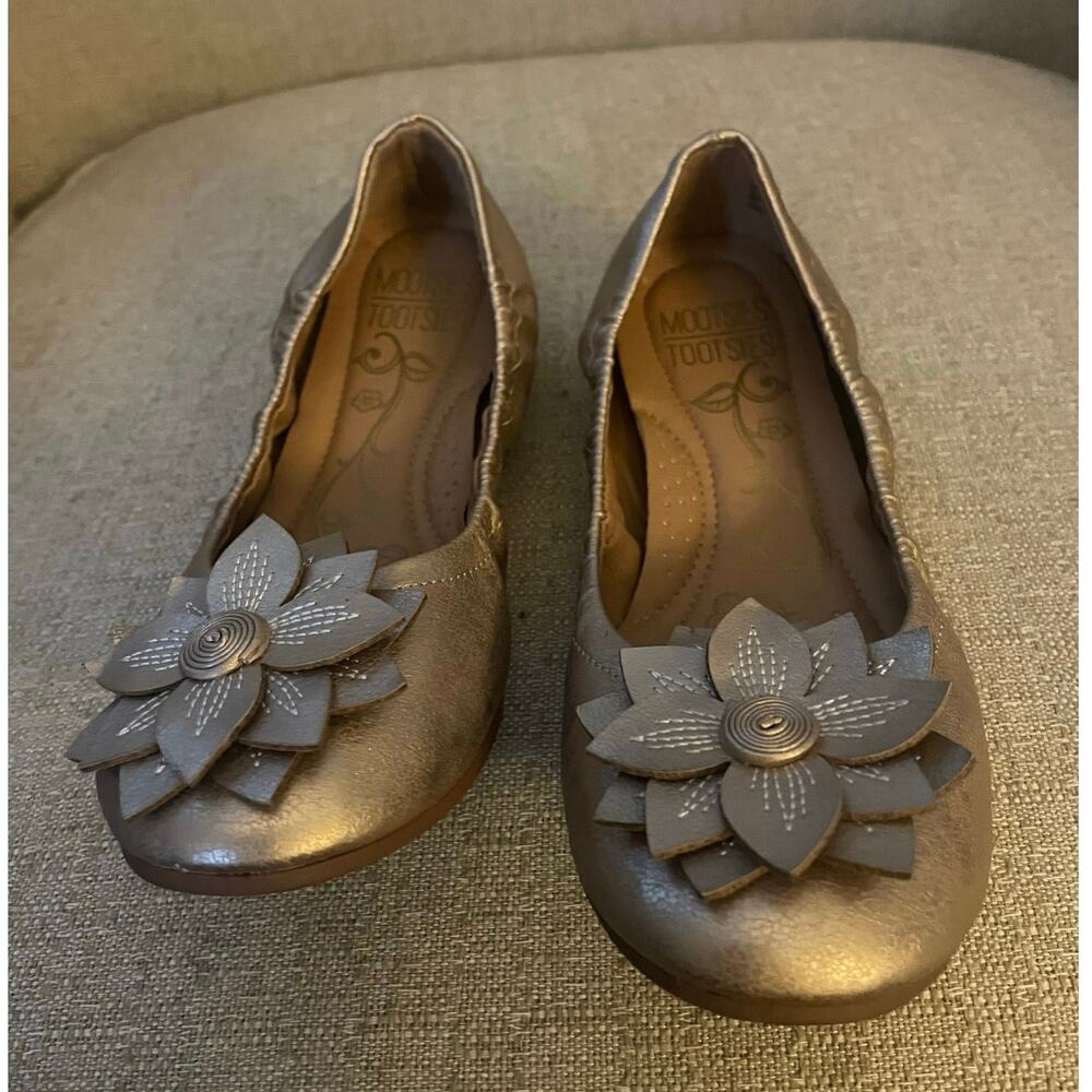 Mootsies Tootsies Gold Leather Flower Ballet Slipper Flats, S84
